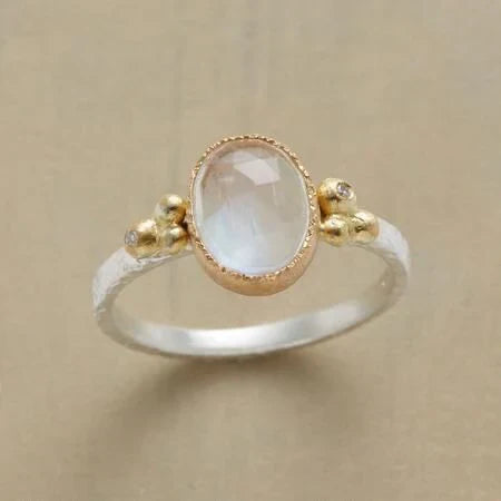 Anello di vetro bianco vintage