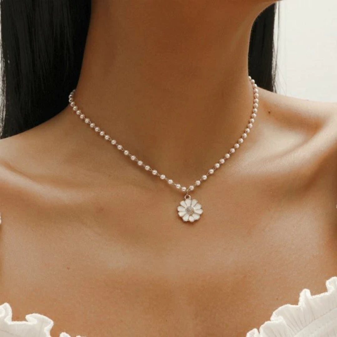 Collana di margherite con perle