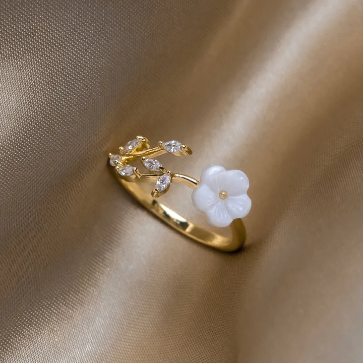 Anello Regolabile con Fiore Bianco e Zirconi