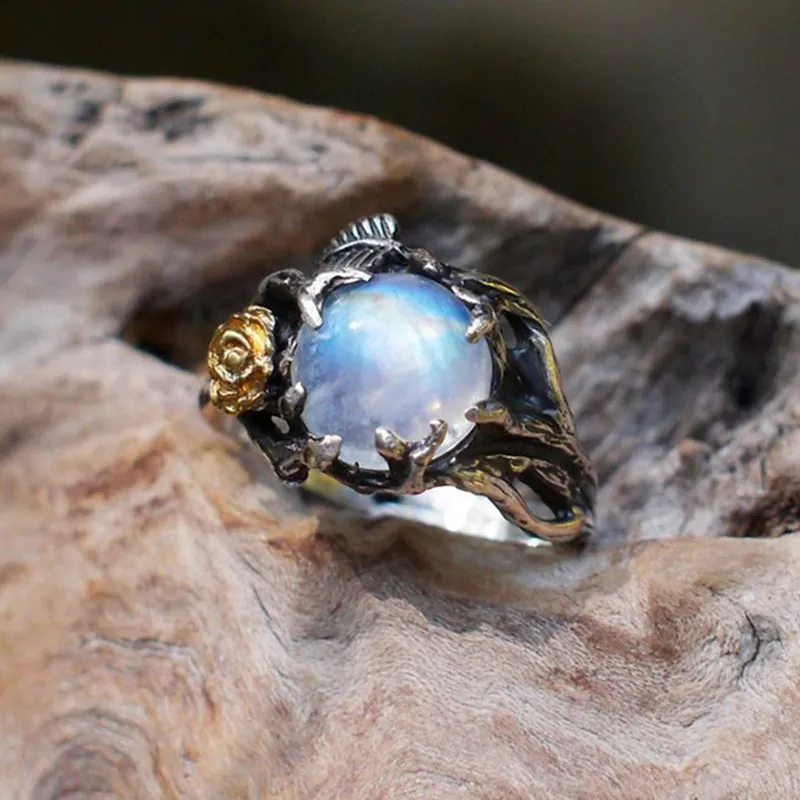 Anello vintage in cristallo di luna in argento