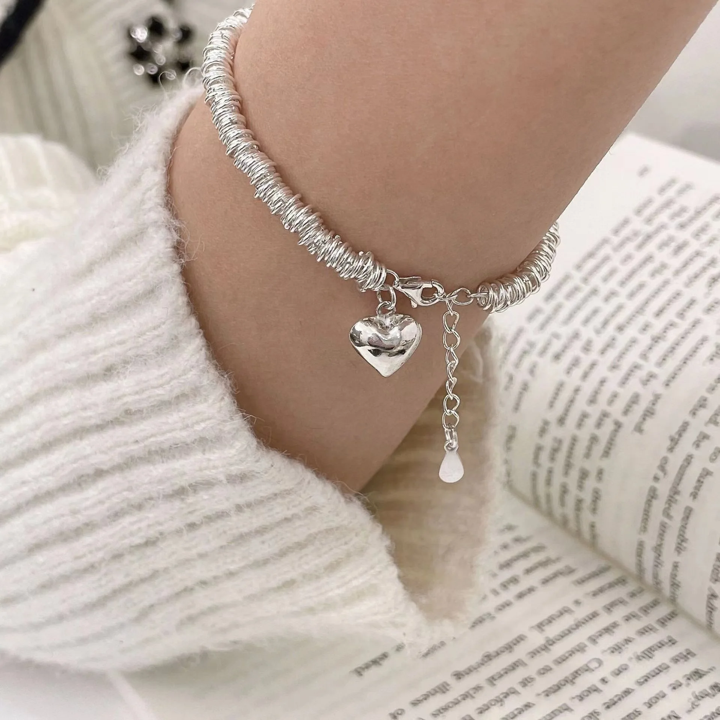 Elegante bracciale a cuore in argento