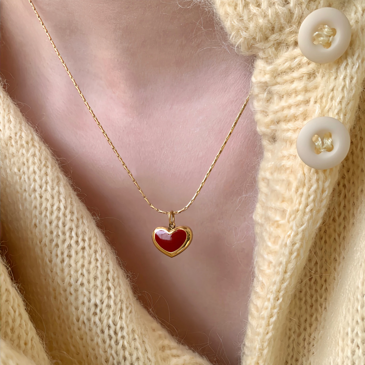 Elegante collana con cuore rosso e oro