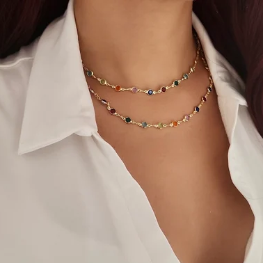 Elegante collana multicolore