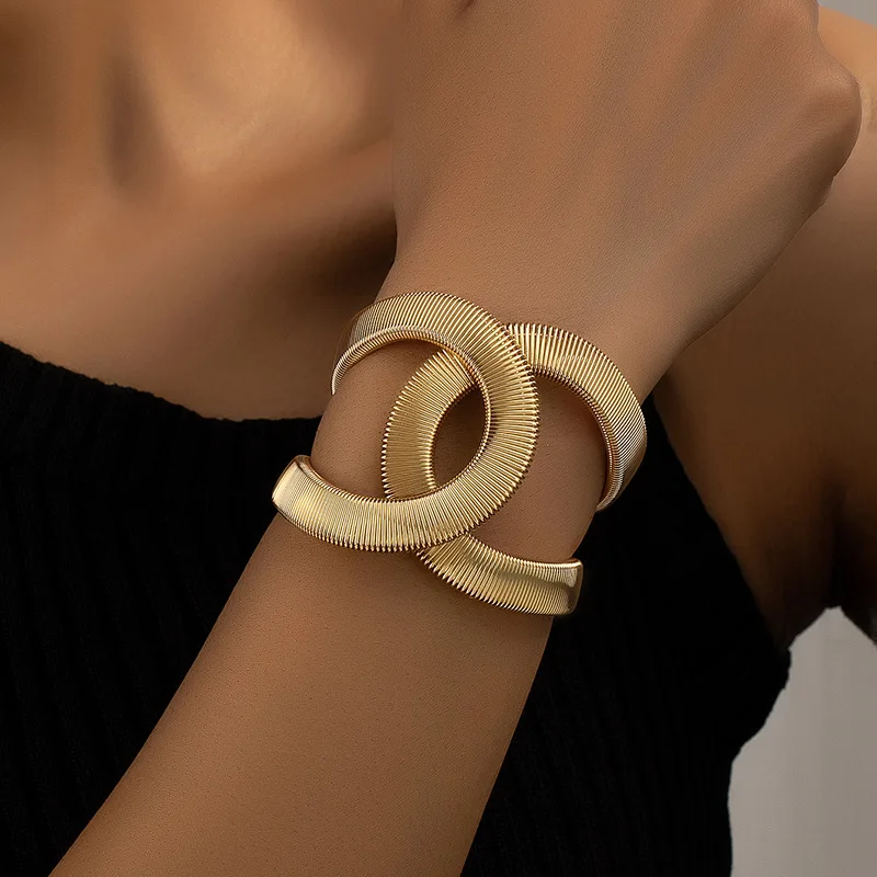 Elegante bracciale doppio d'oro