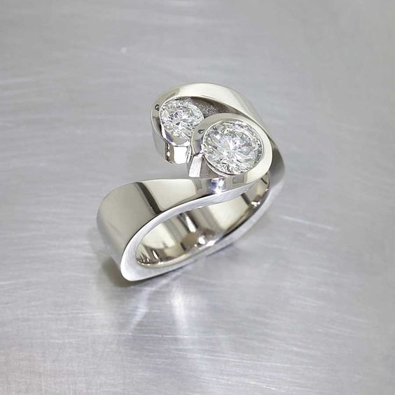 Anello aperto in argento vintage con zirconi